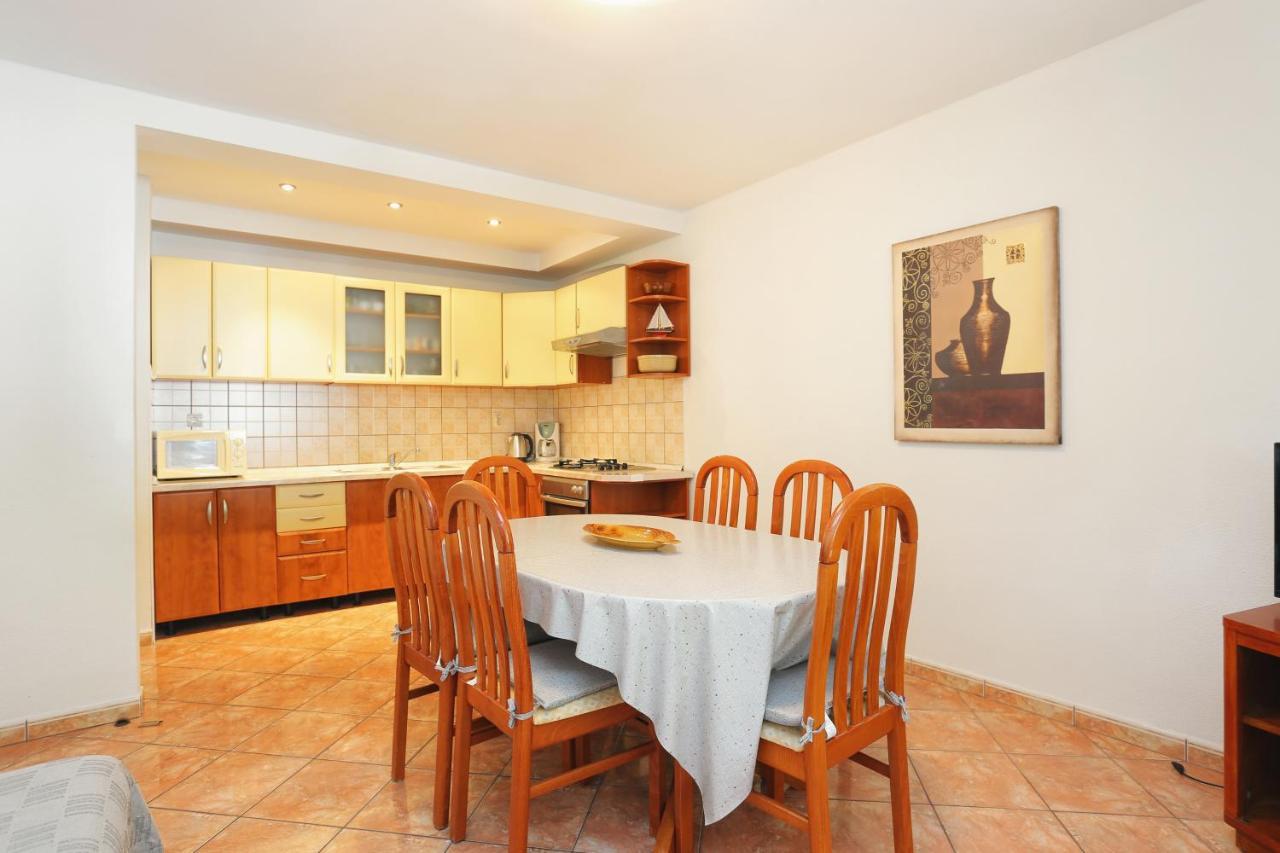 Apartments By The Sea Brela, Makarska - 6688 Exterior foto